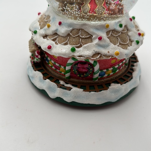 Limited Edition Waterford Musical Rotating Snow Globe playing Brahms Lullaby - Picture 11 of 17